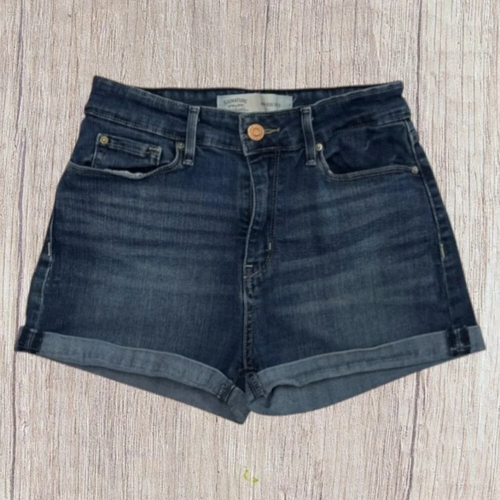Levis Signature Blue Denim High Rise Distressed Women's Cuffed Shorts W28